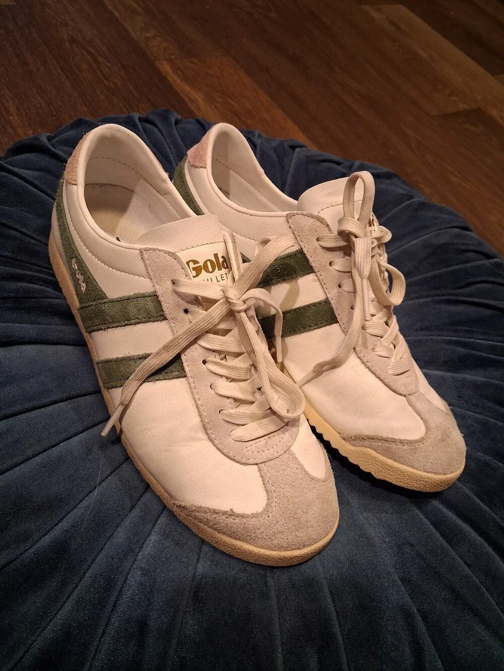 Gola Harrier Women’s Sneakers in White with Green Stripes